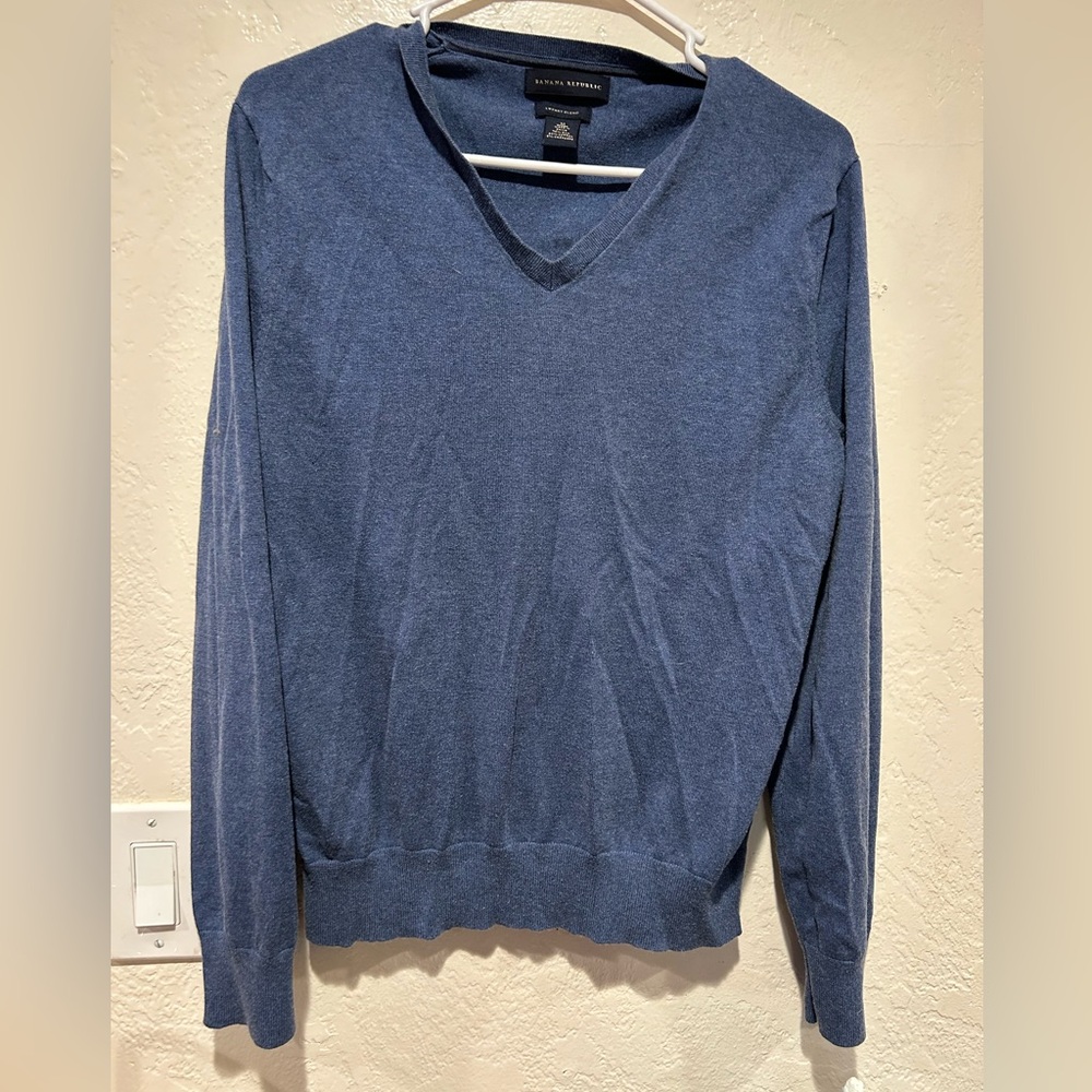Banana Republic classic‎ navy v neck sweater medium